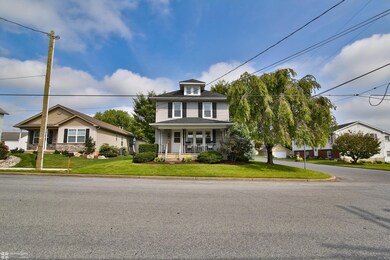 602 Heckman Ave, Nazareth, PA 18064 - photo 2