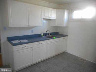 8230 Watersedge Rd, Dundalk, MD 21222 - photo 5