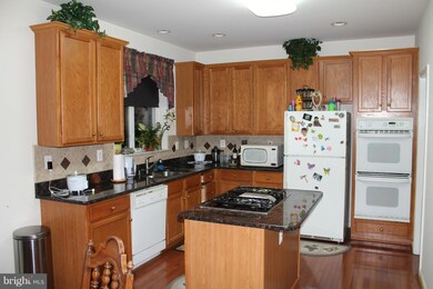 13598 Big Boulder Rd, Herndon, VA 20171 - photo 3