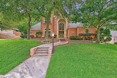 View of front of property featuring a front lawn