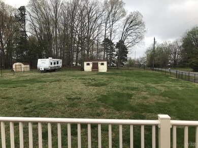 237 Seminole Dr, Madison Heights, VA 24572 - photo 4