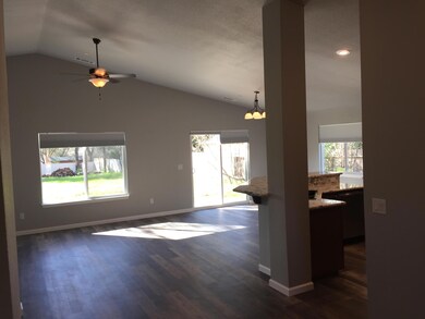 1611 Mistletoe Ln, Redding, CA 96002 - photo 2