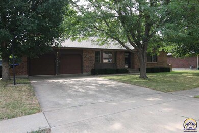 3906 SW Colly Creek Dr, Topeka, KS 66610 - photo 2