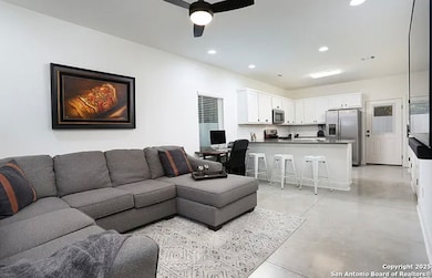 419 Porter St unit 202, San Antonio, TX 78210 - photo 3