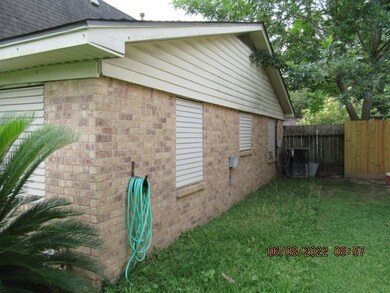 316 Cypress St, Alvin, TX 77511 - photo 2