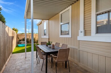 04 - SIde Patio