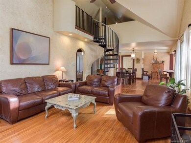 924 W Chapel Rd, Asheville, NC 28803 - photo 3