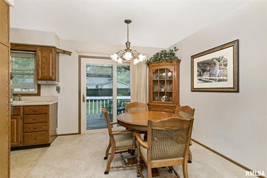 2702 Crestview Dr, Bettendorf, IA 52722 - photo 5