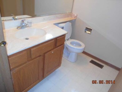 1813 Cambridge Dr, Carpentersville, IL 60110 - photo 5