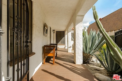 458 N Alfred St, Los Angeles, CA 90048 - photo 3