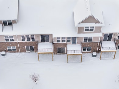 2274 Chase Dr unit 111, Hartland Township, MI 48843 - photo 2