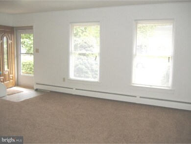 61 Canoebirch Rd, Levittown, PA 19057 - photo 3