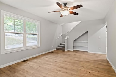 822 S Raymond St, Independence, MO 64050 - photo 4