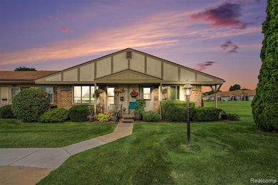 25235 Franklin Terrace unit 8, South Lyon, MI 48178 - photo 2