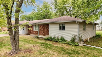 49 Lakeshore Dr, Garnett, KS 66032 - photo 4