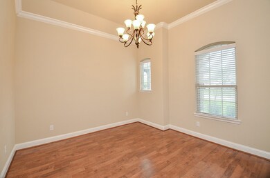 Light and bright dining room with neutral paint an