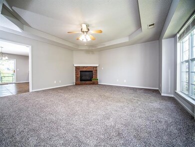 817 Coventry Ln, Raymore, MO 64083 - photo 4
