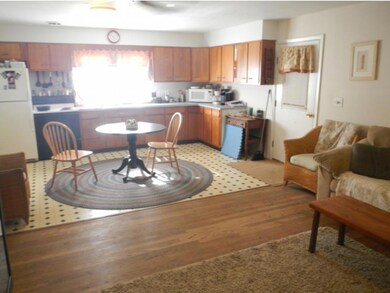 206 Laplatte Cir, Shelburne, VT 05482 - photo 3