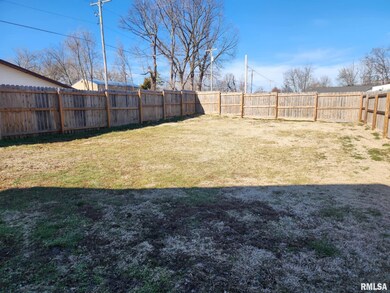 1201 E Main St, Benton, IL 62812 - photo 5