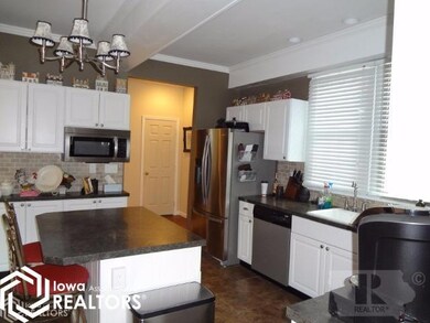 203 E Summit Ave, Shenandoah, IA 51601 - photo 4