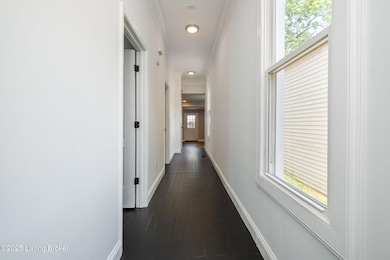 631 Lynn St-20