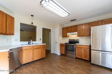 7793 Hunters Lake Cir N, Jacksonville, FL 32210 - photo 4