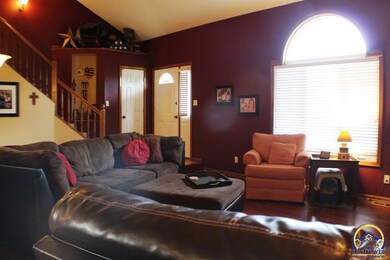 2522 SW Windermere Ct, Topeka, KS 66614 - photo 4