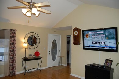 605 Forest Ridge Dr, Mount Washington, KY 40047 - photo 2