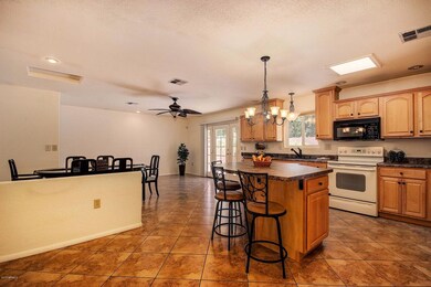 10514 W Highwood Ln, Sun City, AZ 85373 - photo 5