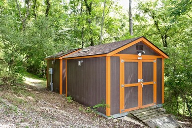 2116 Ridge Rd - 6-Acre Oldham Retreat