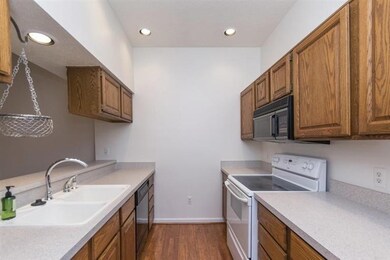 2102 Bent Trail Ct, Ann Arbor, MI 48108 - photo 3