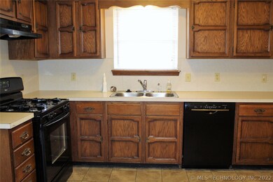 416 N Gardenia Ave, Broken Arrow, OK 74012 - photo 5