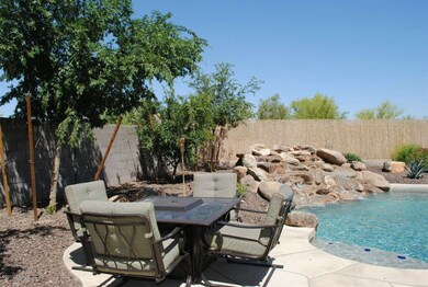 5864TR_still_2cpt-pool