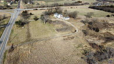 8334 SW 21st St, Topeka, KS 66615 - photo 5