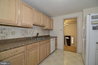 12636 Holkein Dr, Herndon, VA 20171 - photo 6