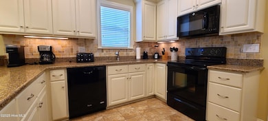 421 30th kitchen view DW Range