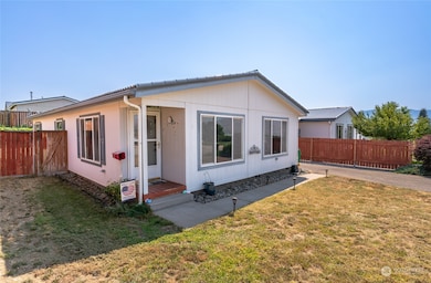 567 Morning View Ave, East Wenatchee, WA 98802 - photo 2