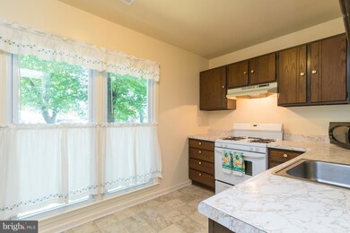 9466 Abingdon Ct, Manassas, VA 20109 - photo 4