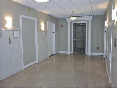Entry/Foyer.