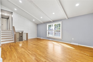 174 N Jamestown Rd, Coraopolis, PA 15108 - photo 5