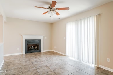 001-photo-living-room-10849303