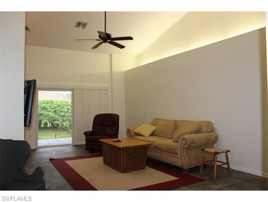 VOLUME FAMILY ROOM READY TO DECORATE