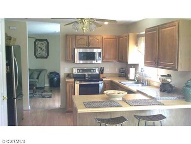 Kitchen - Light and Bright Kitchen. Stainless appl