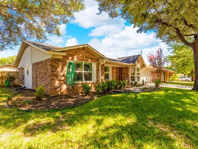 2040 Northglen Dr, Hurst, TX 76054 - photo 4