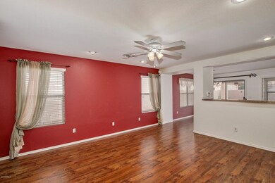 pic8-dining to kitchen