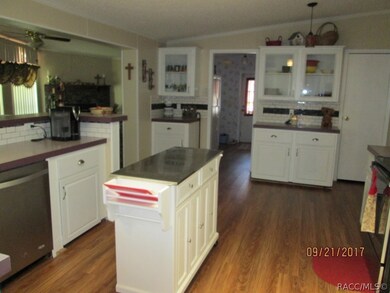 Eat-In Kitchen