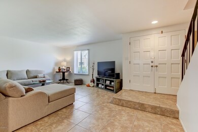 005_Living Room