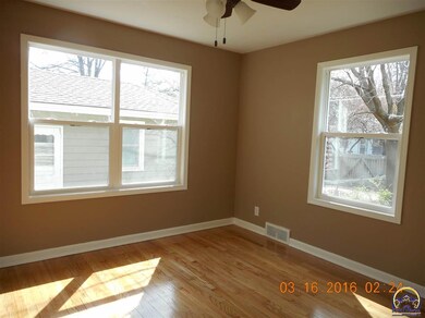 1023 SW Parkview St, Topeka, KS 66604 - photo 6