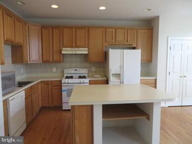 9044 Tanyard Ln, Lorton, VA 22079 - photo 2