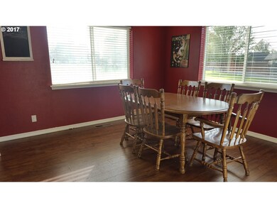 1036 SW Larkin Ct, Hermiston, OR 97838 - photo 5